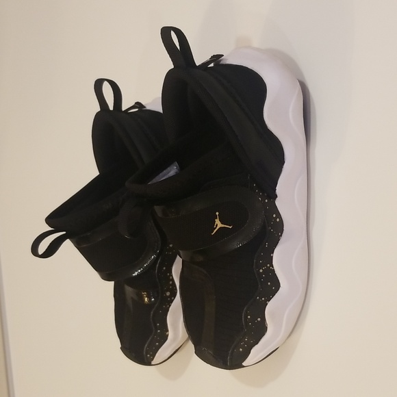 Kids Jordan Sneakers - Picture 7 of 11